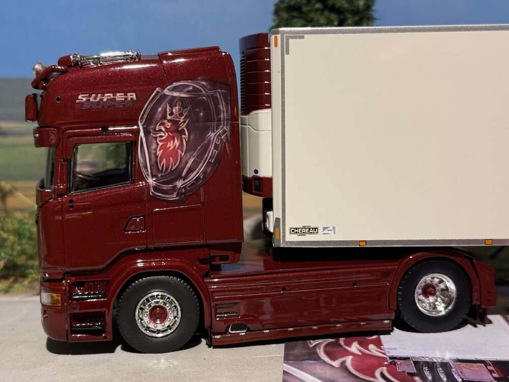 Tekno Tekno Scania R-serie Topline 4x2 with 3-axle reefer trailer SARANTOS