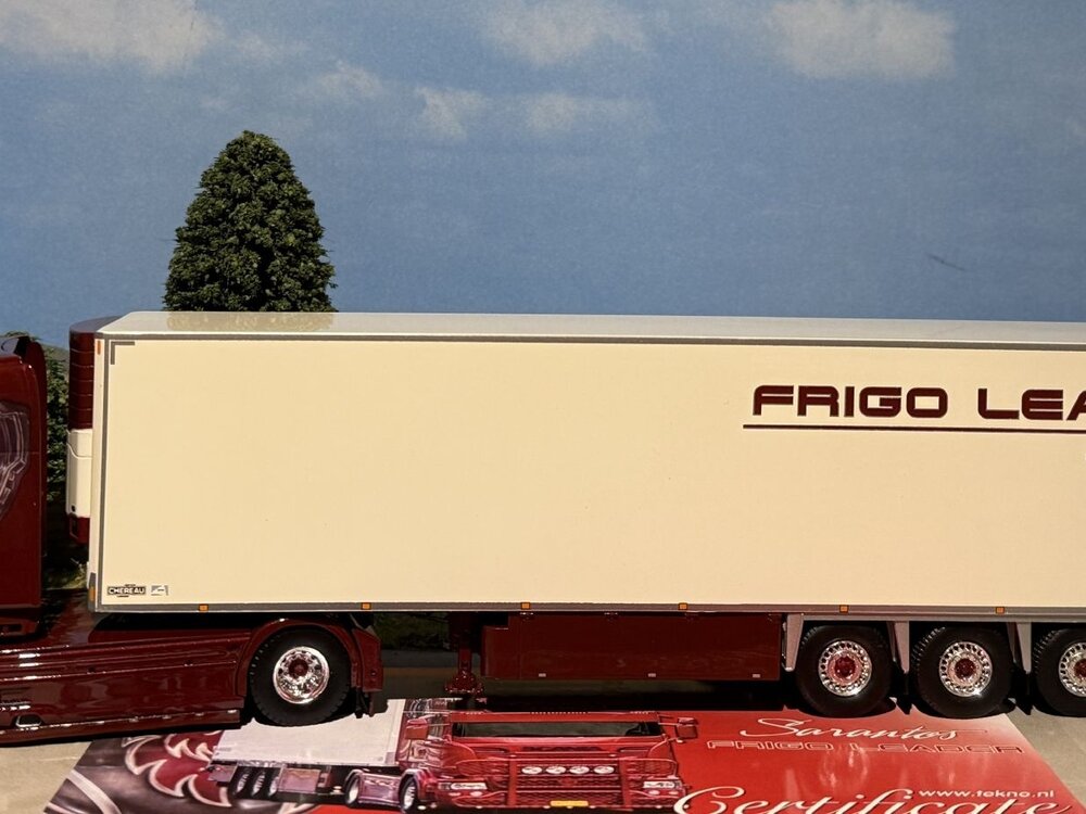 Tekno Tekno Scania R-serie Topline 4x2 with 3-axle reefer trailer SARANTOS