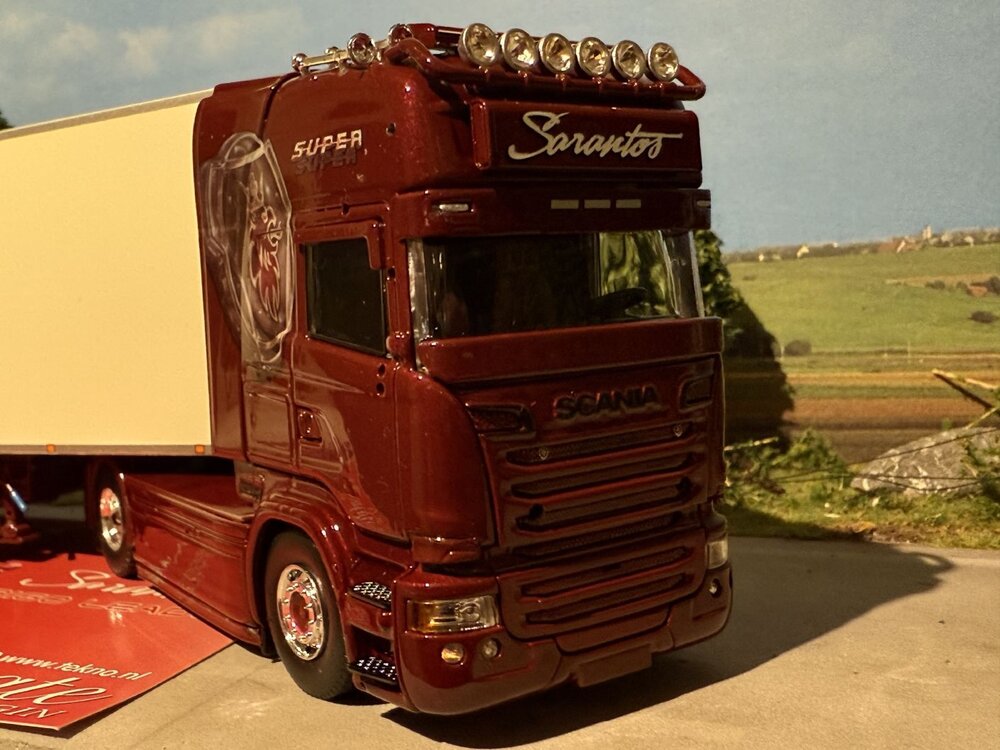 Tekno Tekno Scania R-serie Topline 4x2 with 3-axle reefer trailer SARANTOS