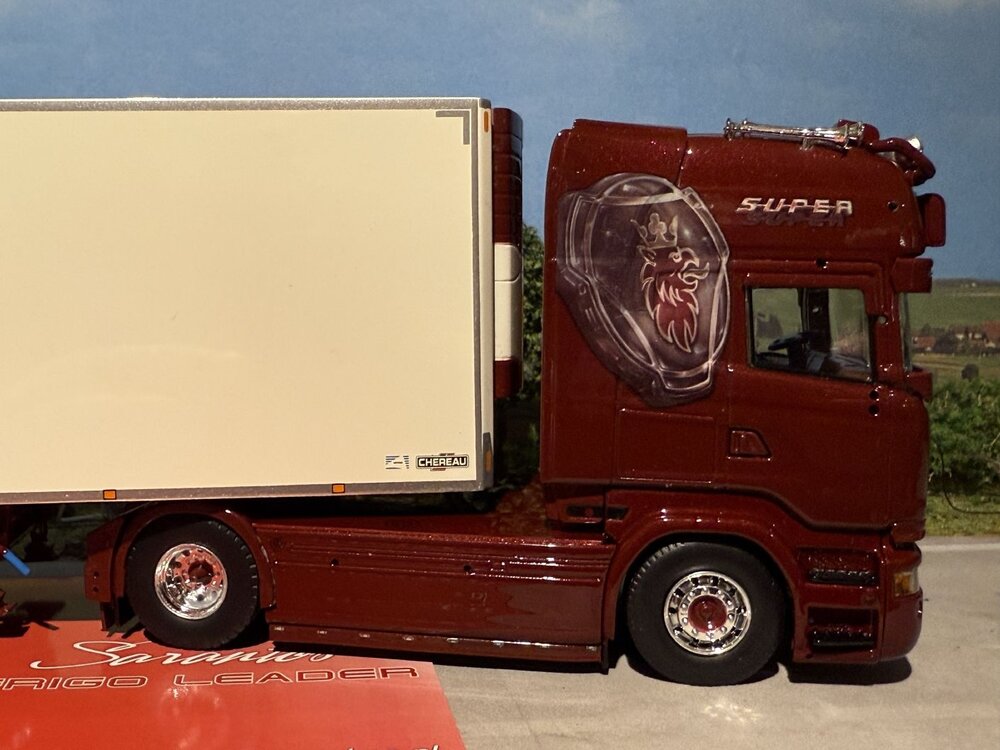 Tekno Tekno Scania R-serie Topline 4x2 with 3-axle reefer trailer SARANTOS