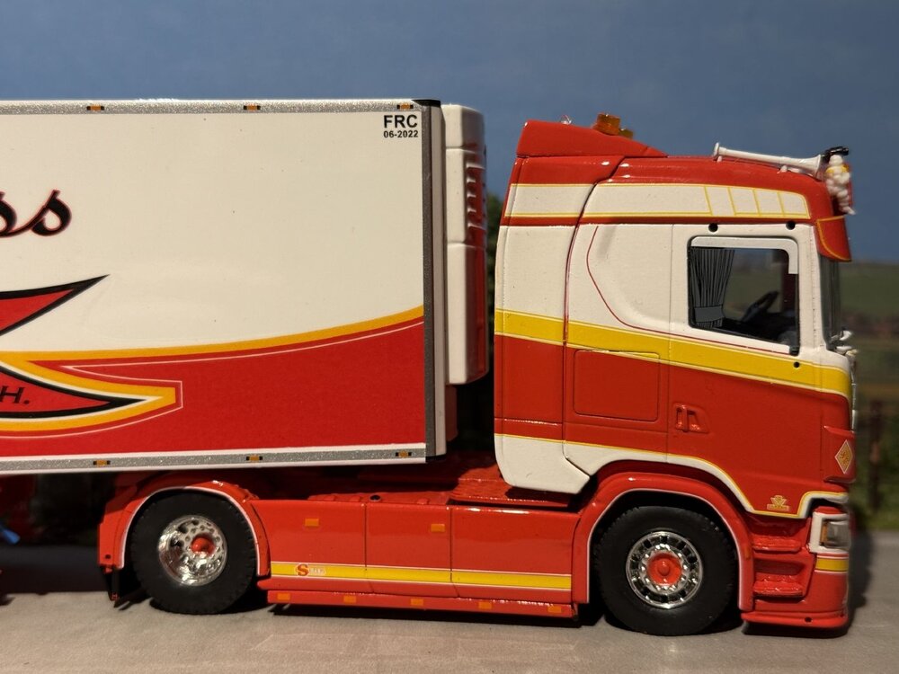 Tekno Tekno Scania Next Gen S-serie 4x2 with 3-axle reefer trailer ECKHARDT