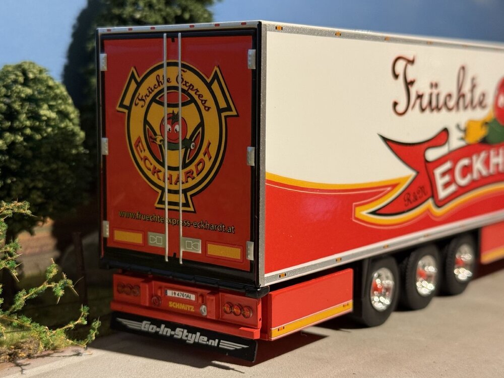 Tekno Tekno Scania Next Gen S-serie 4x2 with 3-axle reefer trailer ECKHARDT