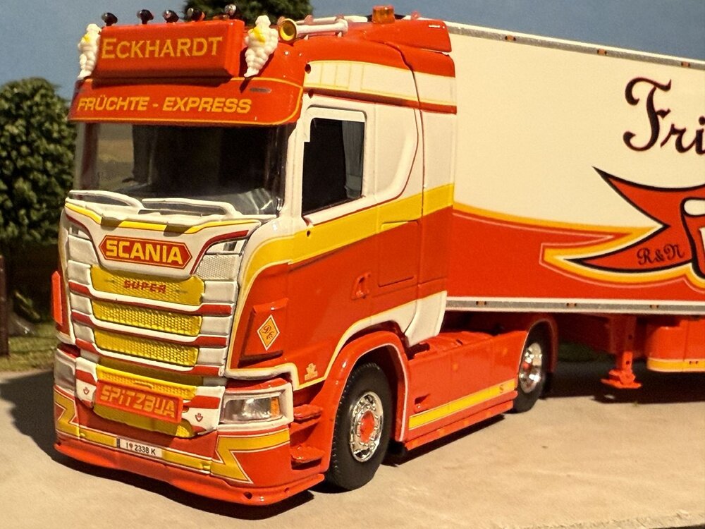 Tekno Tekno Scania Next Gen S-serie 4x2 with 3-axle reefer trailer ECKHARDT