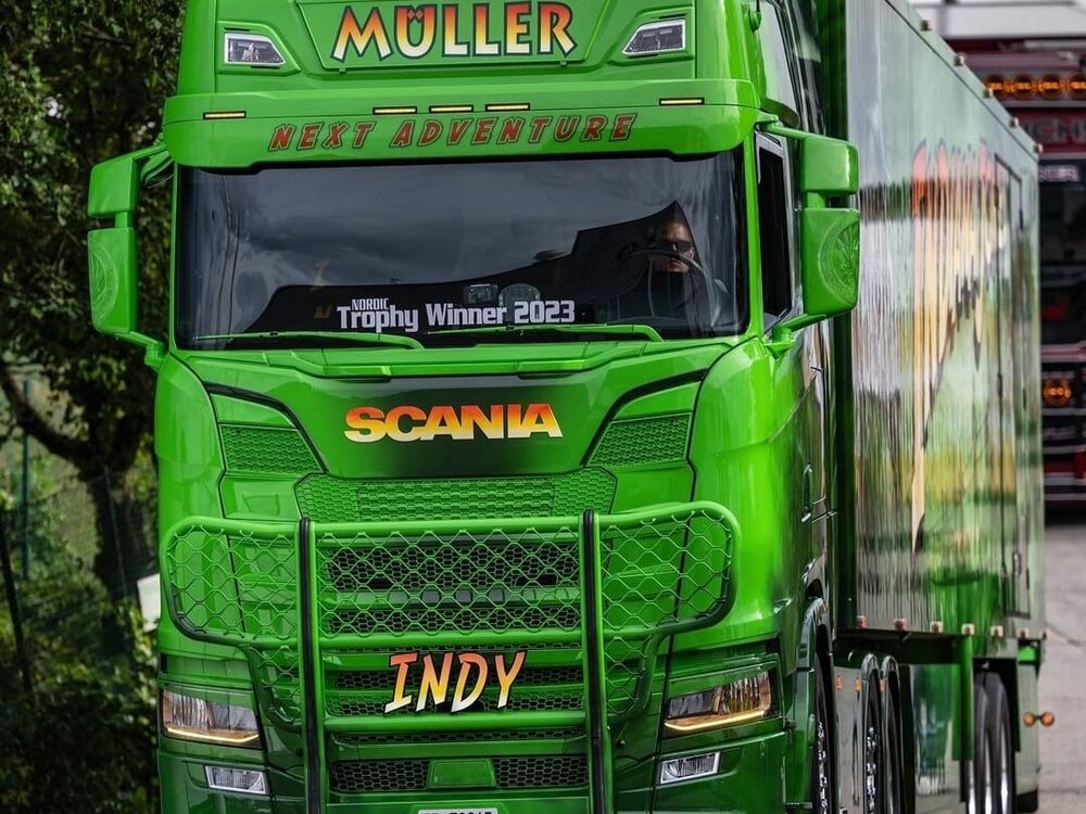 Tekno Tekno Scania Next Gen 660S Highline with 3-axle reefer trailer MULLER "INDIANA JONES"
