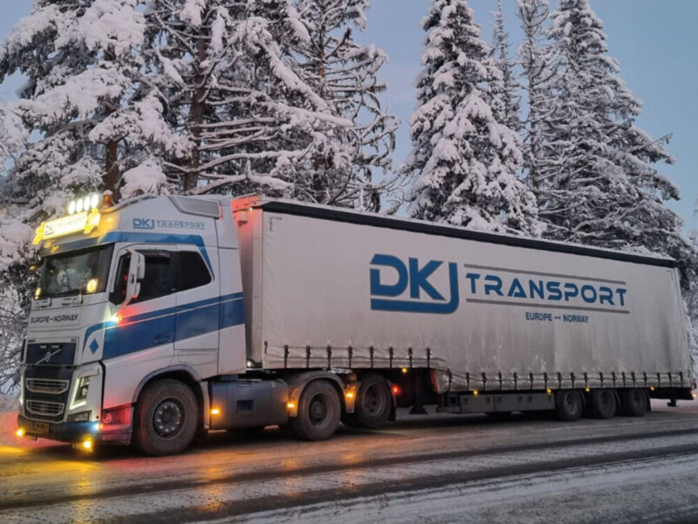 WSI WSI Volvo FH4 Glob. XL 6x2 with 3-axle semi with curtainside trailer DKJ TRANSPORT