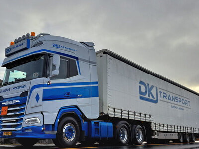 WSI WSI DAF XG+ 6x2 tag axle with 3-axle semi with curtainside trailer DKJ TRANSPORT
