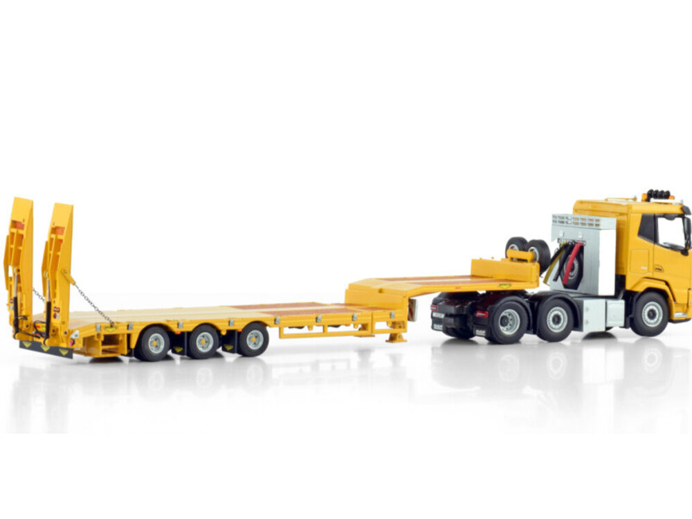 WSI WSI  DAF XF SL 6x2 met 3-axle twin steer semi low loader with ramps PREMIUM LINE