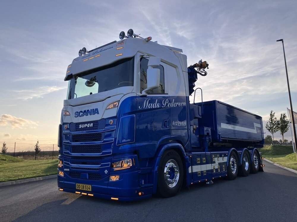 Tekno Tekno Scania Next Gen 660S-V8 with HMF crane + opentop container MADS PEDERSEN