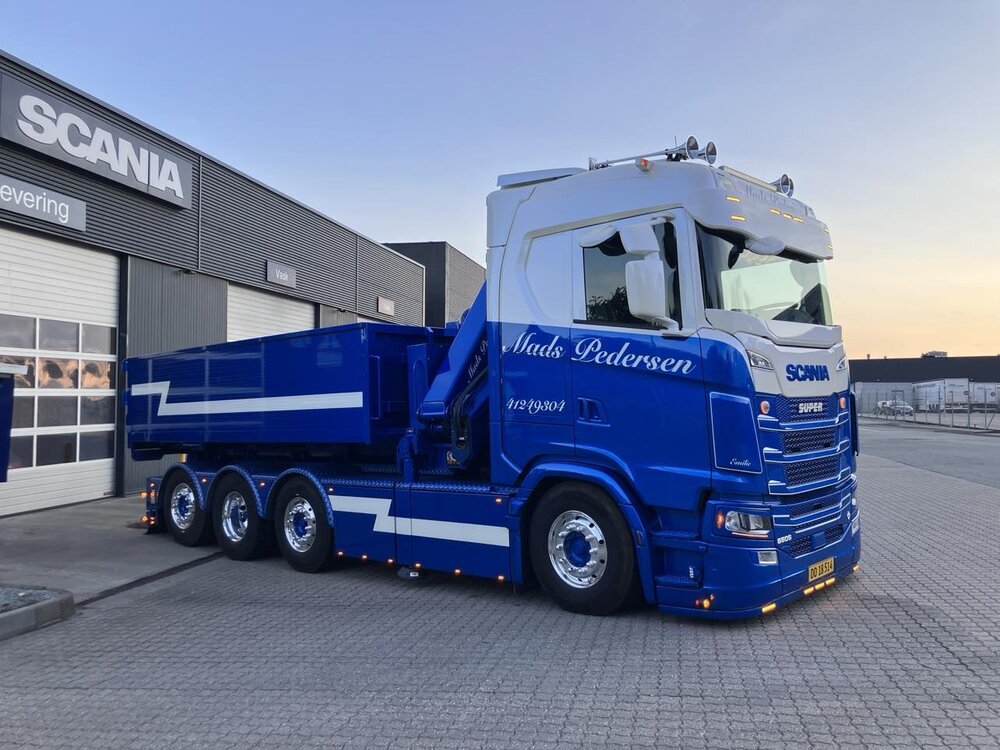 Tekno Tekno Scania Next Gen 660S-V8 with HMF crane + opentop container MADS PEDERSEN