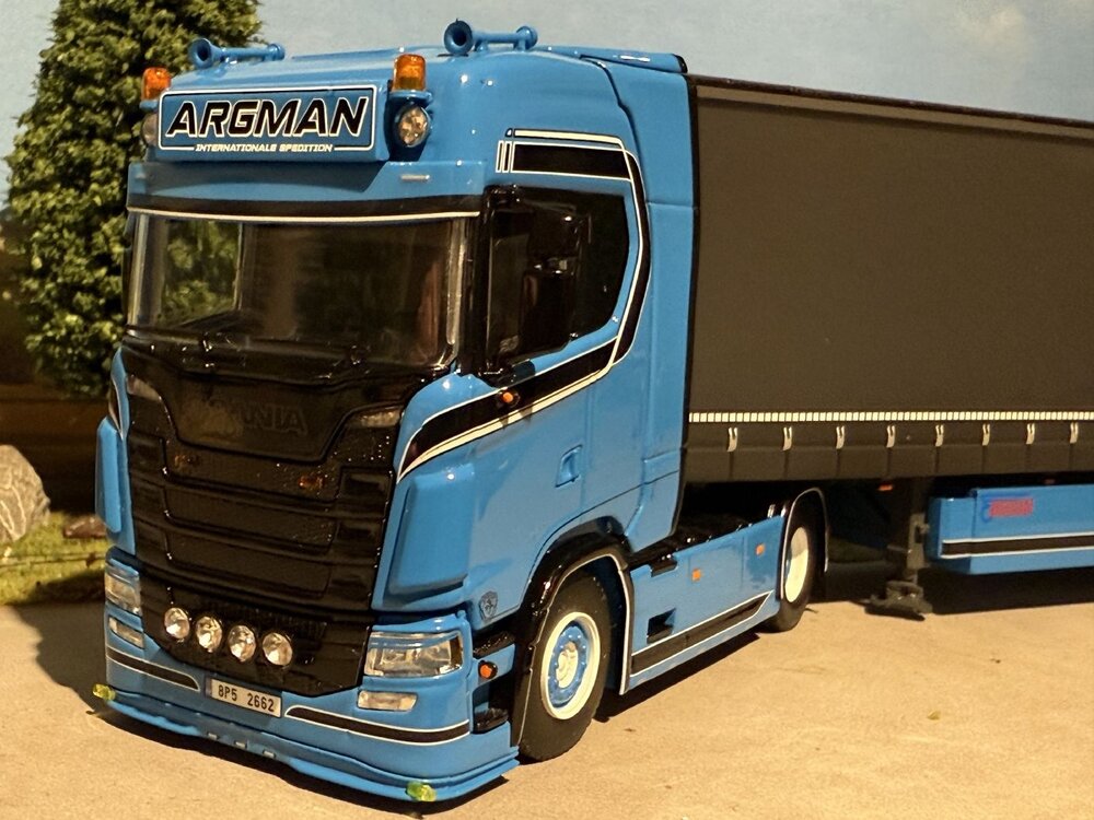 WSI WSI Scania S Highline 4x2 with 3-axle curtainside trailer ARGMAN S.R.O.