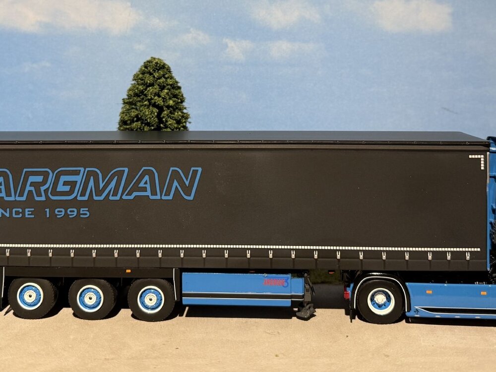 WSI WSI Scania S Highline 4x2 met 3-assige Schuifzeilen oplegger ARGMAN S.R.O.