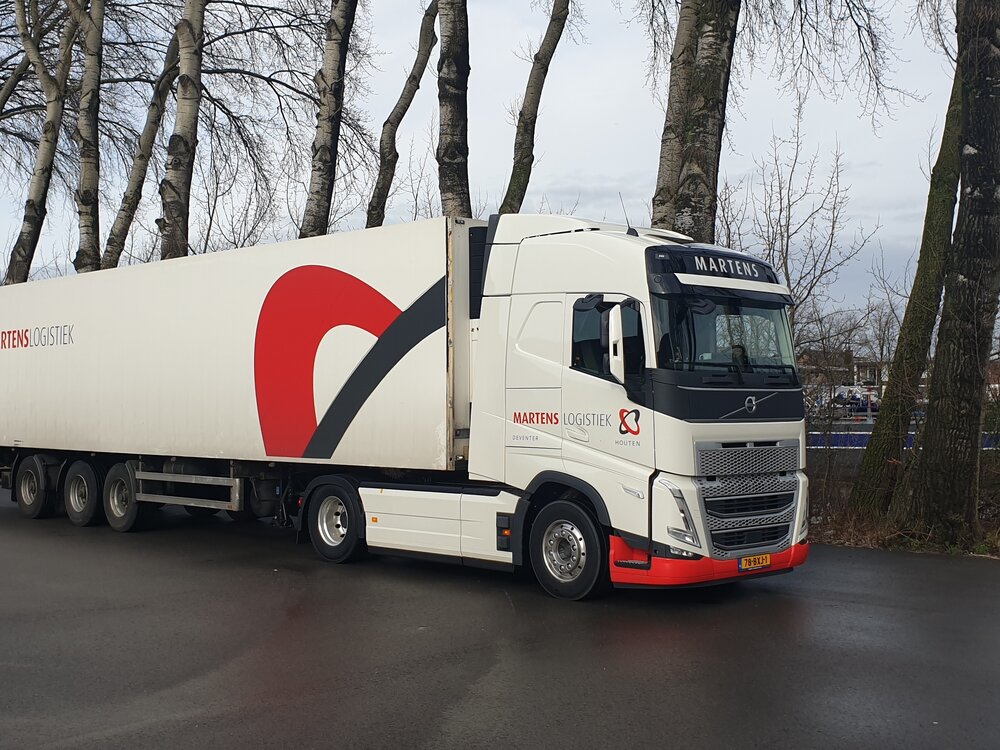 Tekno Tekno Volvo FH05  4x2 with 3-axle reefer trailer MARTENS LOGISTIEK