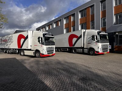 Tekno Tekno Volvo FH05  4x2 with 3-axle reefer trailer MARTENS LOGISTIEK