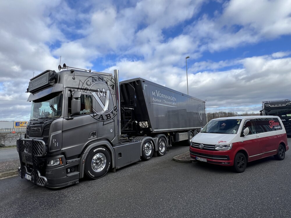 Tekno Tekno Scania Next Gen Highline 6x2 with 3-axle tipper trailer VORNHAGEN