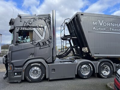Tekno Tekno Scania Next Gen Highline 6x2 with 3-axle tipper trailer VORNHAGEN
