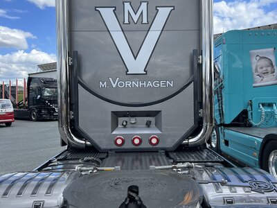 Tekno Tekno Scania Next Gen Highline 6x2 with 3-axle tipper trailer VORNHAGEN