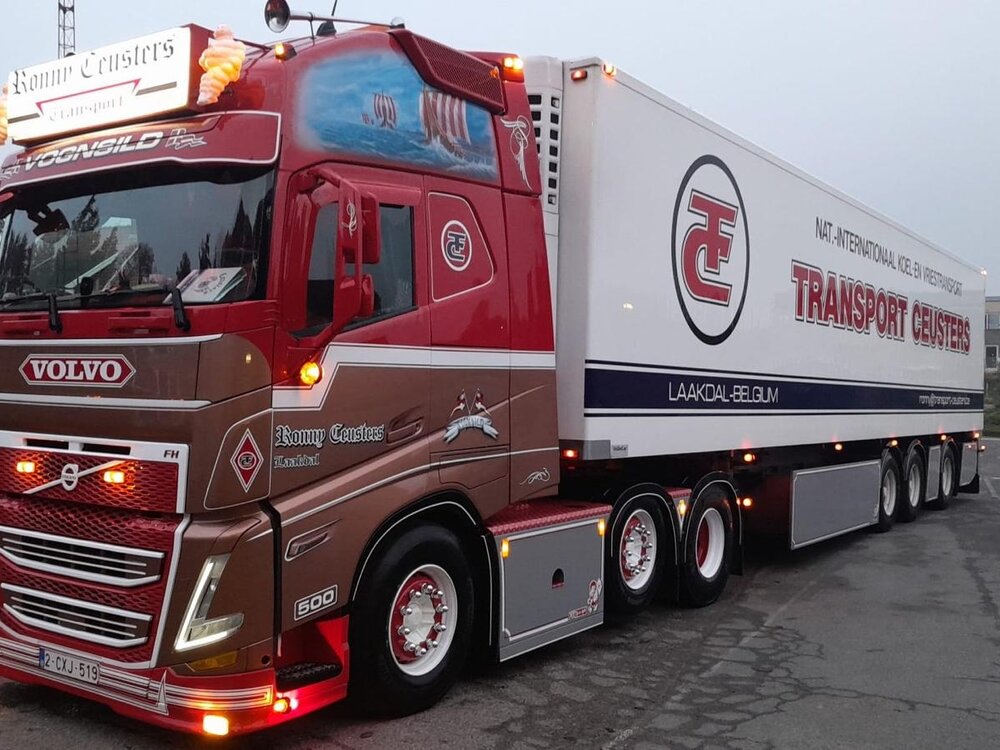 Tekno Tekno Volvo FH05 Globetrotter XL with 3-axle zamac reefer trailer RONNY CEUSTERS