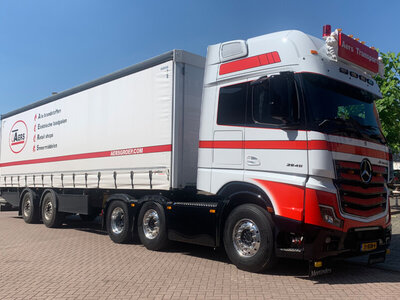 WSI Mercedes- Benz Actros MP5 Giga Space 6x2 Twin Steer with WSI Mercedes- Benz Actros MP5 Giga Space 6x2 Twin Steer with