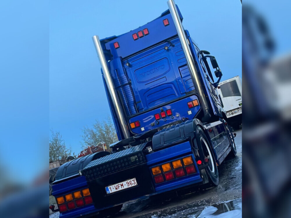 WSI WSI Volvo FH4 Sleeper Cab 4x2 LIPPENS