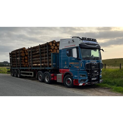 Tekno Tekno MAN GM 6x2 met 3-as vlakke oplegger MCKERRAL