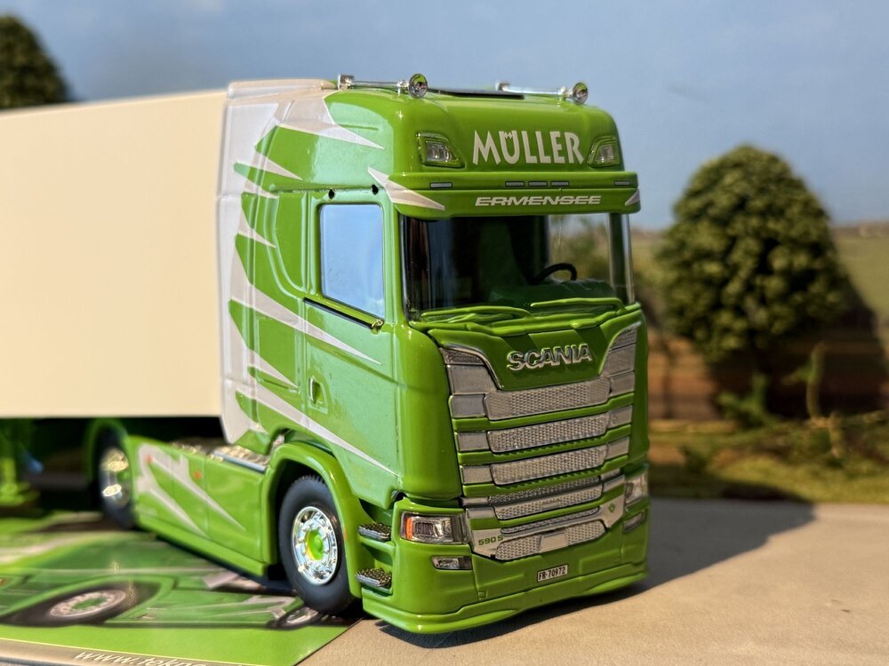 Tekno Tekno Scania Next Gen Highline with 3-axle reefer trailer MULLER "ITALIAN STYLE"