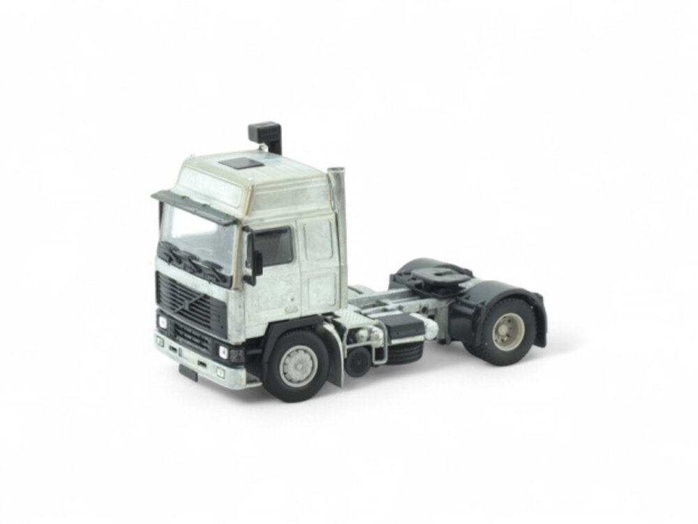 Tekno Tekno Volvo F12 Globetrotter 4x2 Tractor Kit