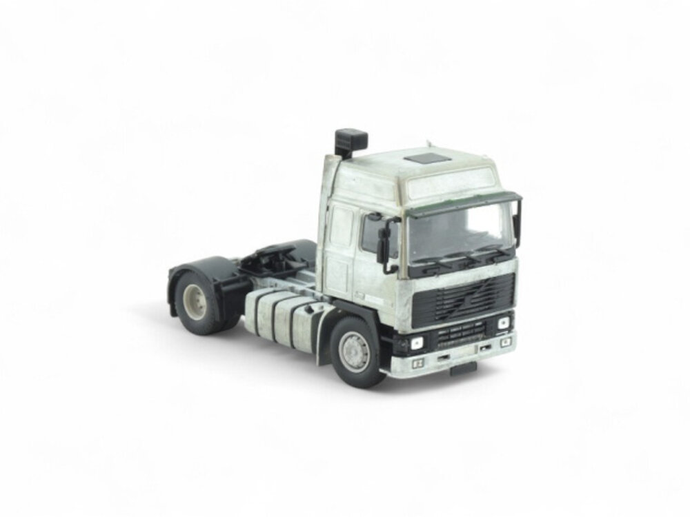 Tekno Tekno Volvo F12 Globetrotter 4x2 Tractor Kit