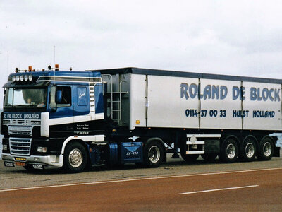 WSI WSI DAF 95XF  Space Cab 4x2  with 3-axle tipper trailer ROLAND DE BLOCK