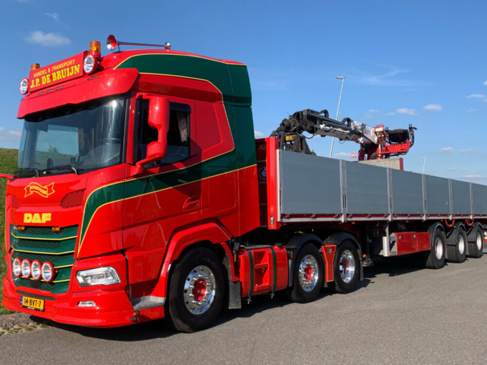 WSI WSI DAF XF SH 6x2  with 3-axle twin steer brick trailer JP DE BRUIN