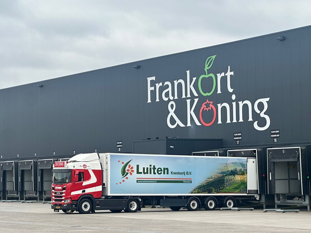 Tekno Tekno Scania Next Gen R-serie 4x2 with 3-axle  reefer trailer  DE JONG'S EXPEDITIE
