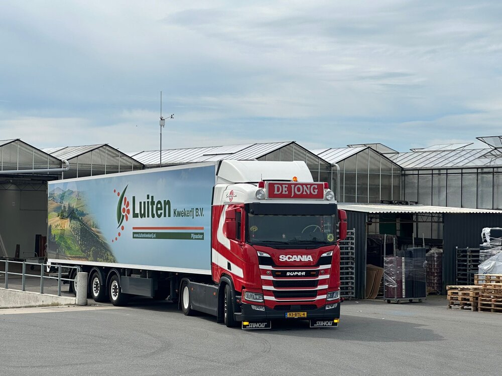 Tekno Tekno Scania Next Gen R-serie 4x2 with 3-axle  reefer trailer  DE JONG'S EXPEDITIE