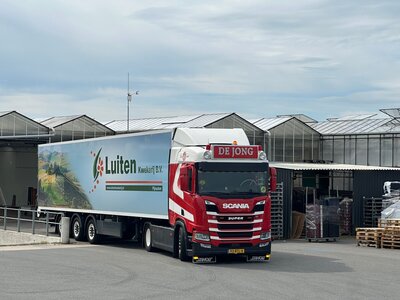 Tekno Tekno Scania Next Gen R-serie 4x2 with 3-axle  reefer trailer  DE JONG'S EXPEDITIE