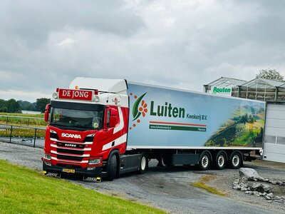 Tekno Tekno Scania Next Gen R-serie 4x2 with 3-axle  reefer trailer  DE JONG'S EXPEDITIE