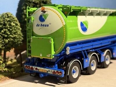 WSI WSI DAF XD SH 4x2 with 3-axle animalfeed  bulk trailer DE HEUS VOEDERS