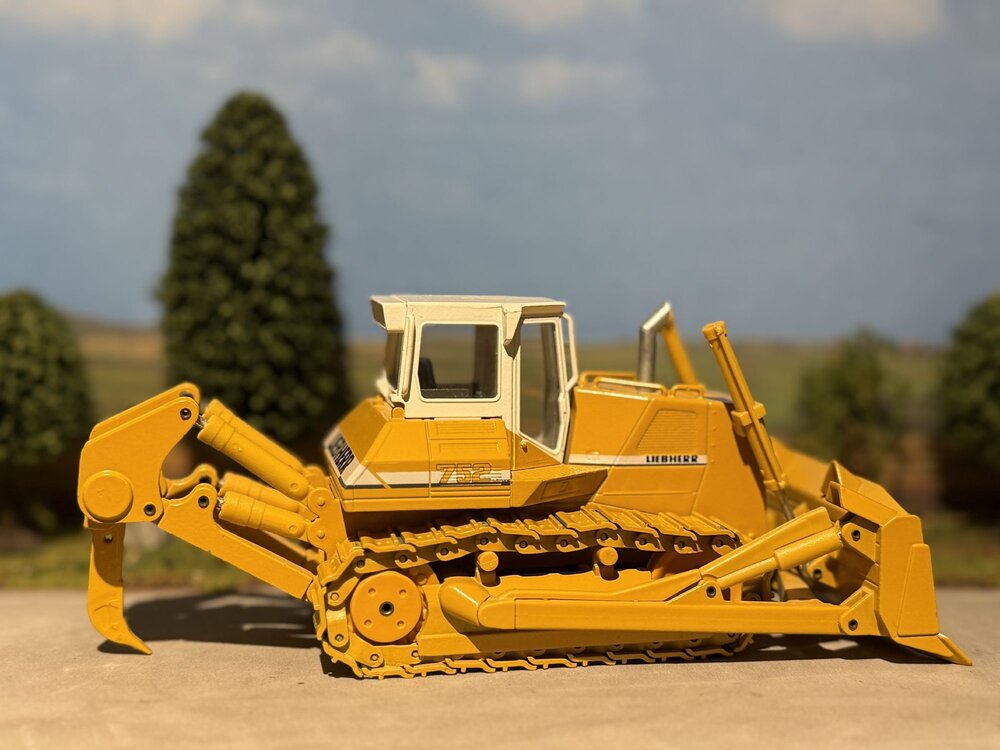 Conrad Modelle Conrad Liebherr PR 752  Litronic Crawler Tractor