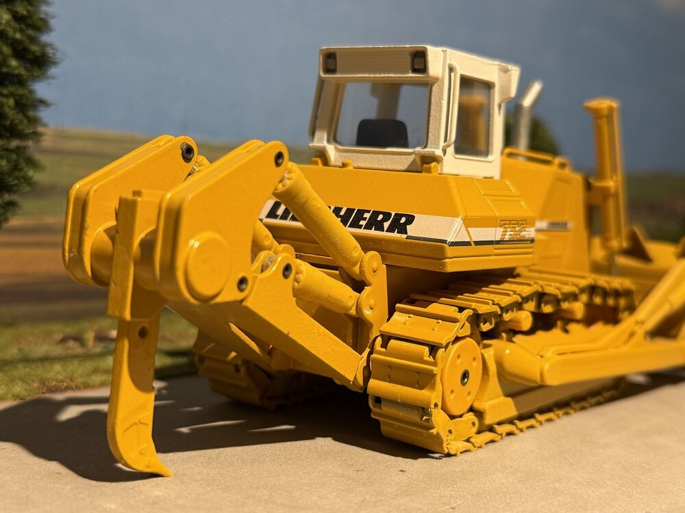 Conrad Modelle Conrad Liebherr PR 752  Litronic Crawler Tractor