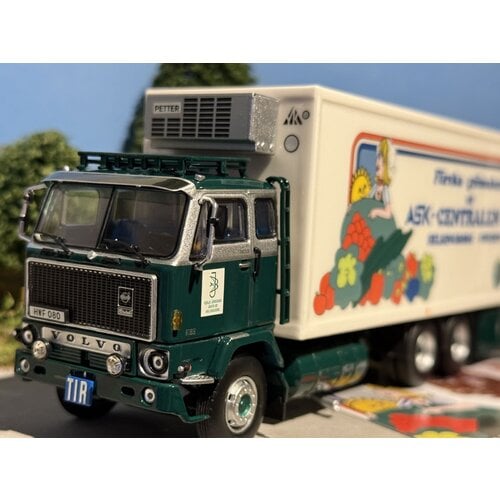 Tekno Tekno Volvo F89 6x2 rigid truck with 2-axle reefer trailer BÖRJE JÖNSSON