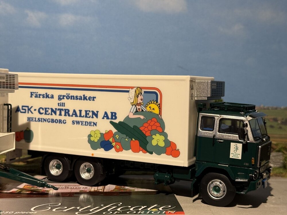 Tekno Tekno Volvo F89 6x2 rigid truck with 2-axle reefer trailer BÖRJE JÖNSSON