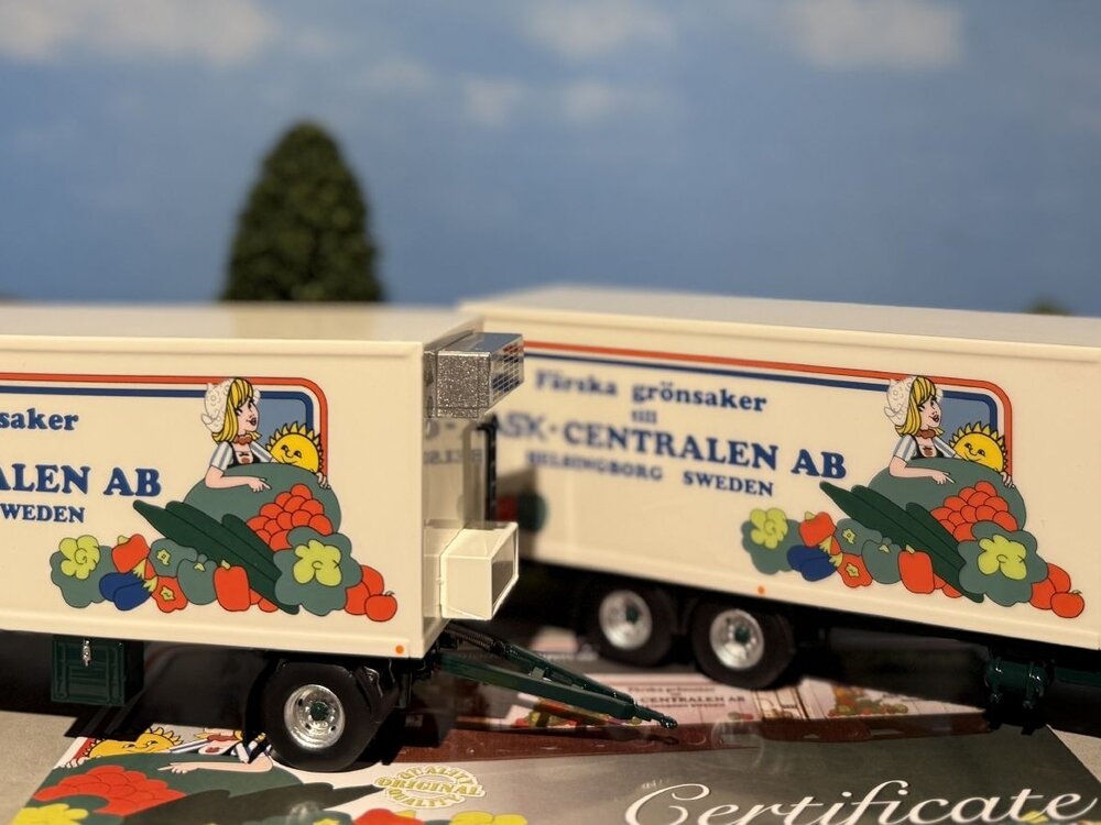 Tekno Tekno Volvo F89 6x2 rigid truck with 2-axle reefer trailer BÖRJE JÖNSSON