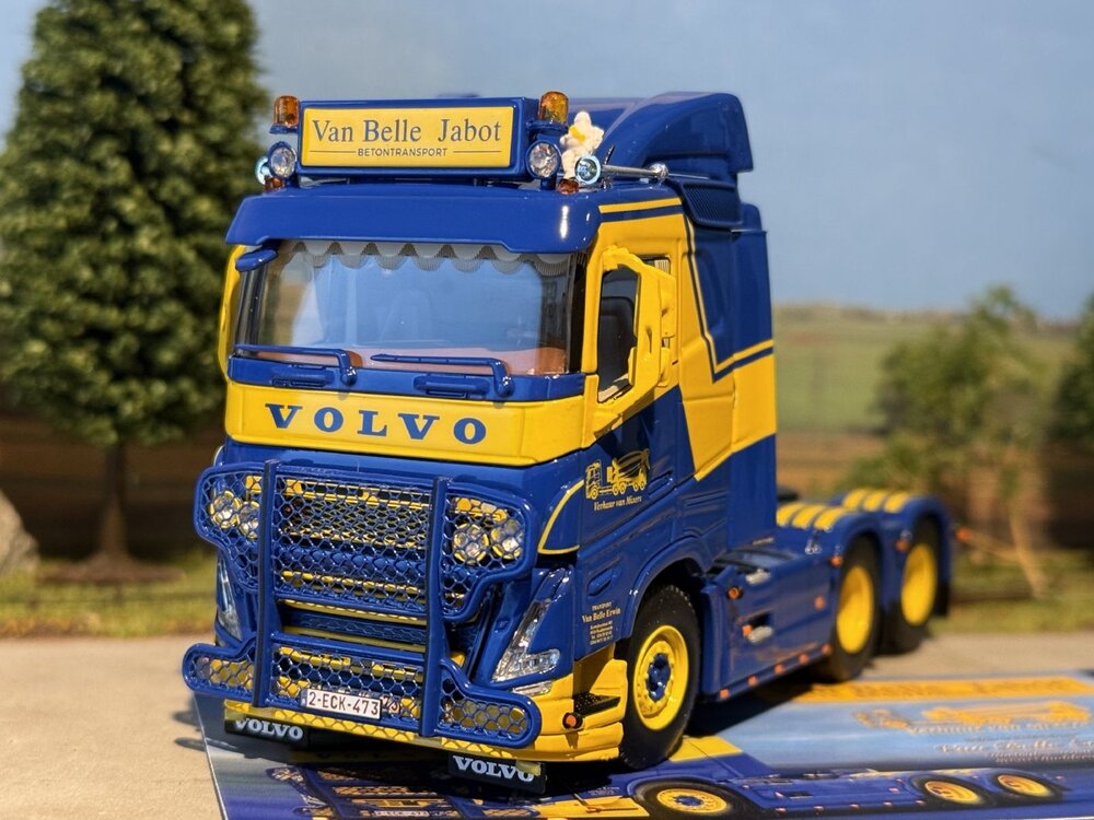 WSI WSI Volvo FH5 sleeper cab 6x2 tag axle VAN BELLE TRANSPORT