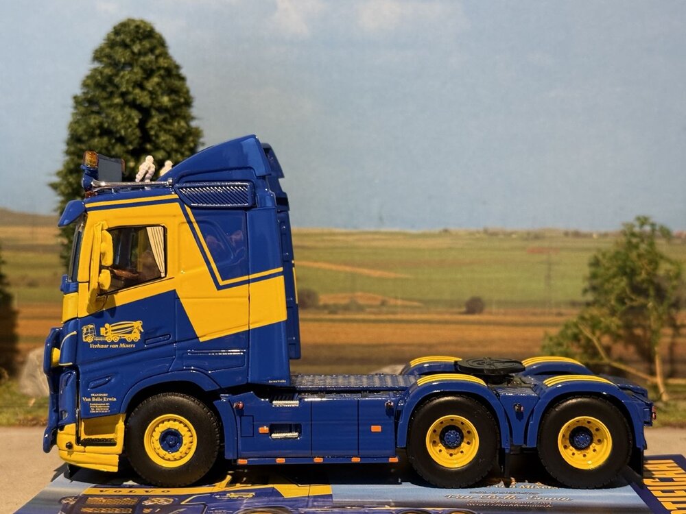 WSI WSI Volvo FH5 sleeper cab 6x2 tag axle VAN BELLE TRANSPORT