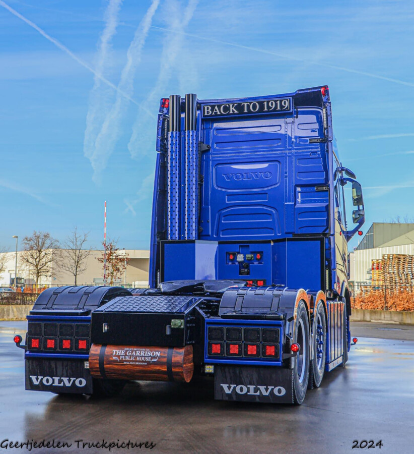WSI Volvo FH5 Globetrotter 6x2 twin steer LIPPENS WSI Volvo FH5 Globetrotter 6x2 twin steer LIPPENS