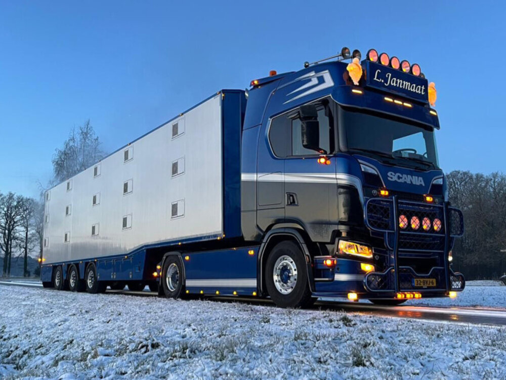 WSI WSI Scania S Highline 4x2 with 3-axle iso therm live stock trailer TRANSPORTBEDRIJF L. JANMAAT