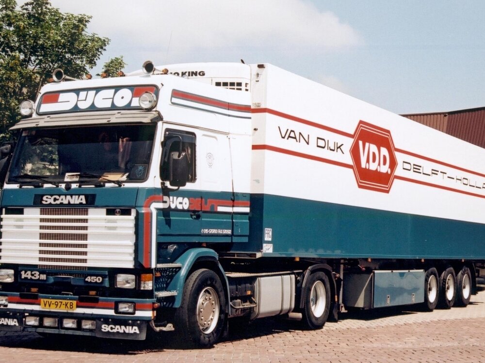 Tekno Tekno Scania 143-450 met Estepe dak en 3-assige koeloplegger DIJCO