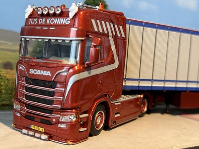 WSI WSI Scania S Highline 4x2 with 3-axle box trailer TIJS DE KONING
