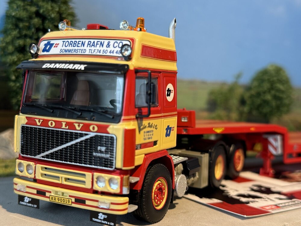 WSI WSI Volvo F12 Glob. 6x2 + 3-axle semi low loader TORBEN RAFN
