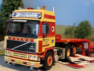 WSI WSI Volvo F12 Glob. 6x2 + 3-axle semi low loader TORBEN RAFN