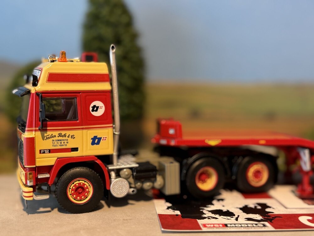 WSI WSI Volvo F12 Glob. 6x2 + 3-axle semi low loader TORBEN RAFN