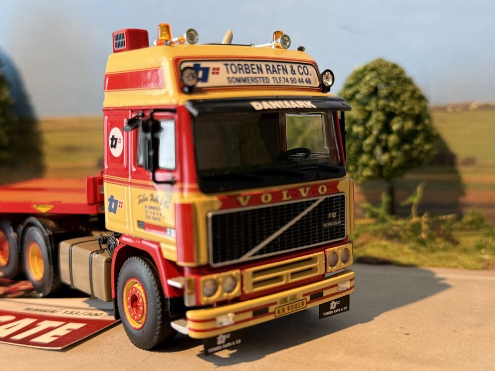 WSI WSI Volvo F12 Glob. 6x2 + 3-axle semi low loader TORBEN RAFN