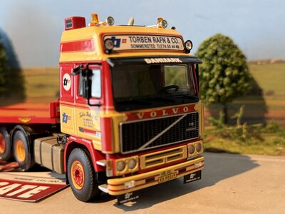 WSI WSI Volvo F12 Glob. 6x2 + 3-axle semi low loader TORBEN RAFN
